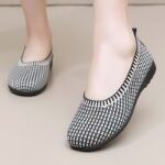 Breathable and casual for girls / soft-soled flat non slip bean shoes Beijing cloth shoes - Image 4
