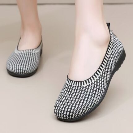 Breathable and casual for girls / soft-soled flat non slip bean shoes Beijing cloth shoes