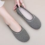 Breathable and casual for girls / soft-soled flat non slip bean shoes Beijing cloth shoes - Image 5