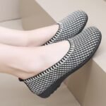 Breathable and casual for girls / soft-soled flat non slip bean shoes Beijing cloth shoes - Image 6